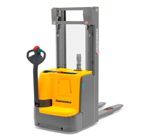 Apilador eléctrico Jungheinrich para conductor acompañante en interior.